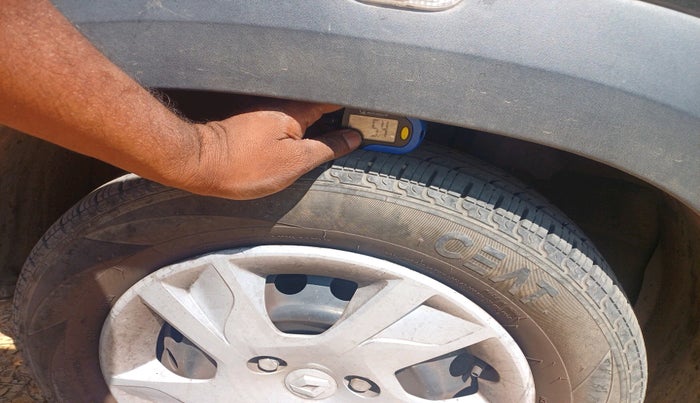 2022 Renault Kwid RXT 1.0 AMT, Petrol, Automatic, 33,131 km, tyre