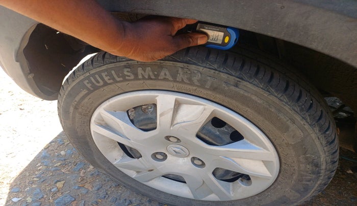 2022 Renault Kwid RXT 1.0 AMT, Petrol, Automatic, 33,131 km, tyre