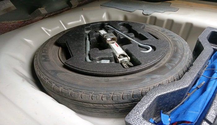 2015 Maruti Ciaz VXI+, Petrol, Manual, 52,402 km, tyre