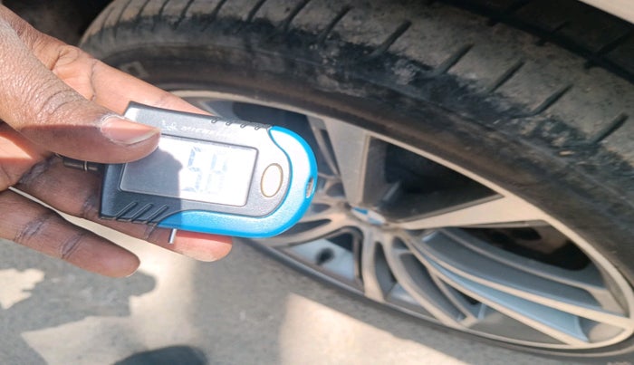 2013 BMW 5 Series 520D 2.0, Diesel, Automatic, 1,41,188 km, tyre