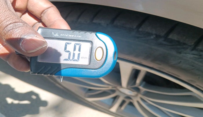 2013 BMW 5 Series 520D 2.0, Diesel, Automatic, 1,41,188 km, tyre