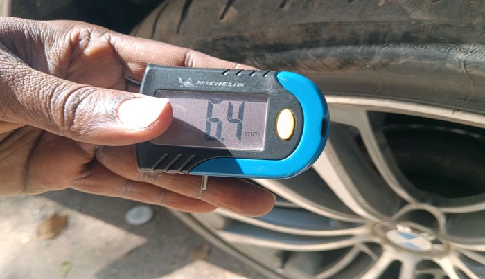 2013 BMW 5 Series 520D 2.0, Diesel, Automatic, 1,41,188 km, tyre