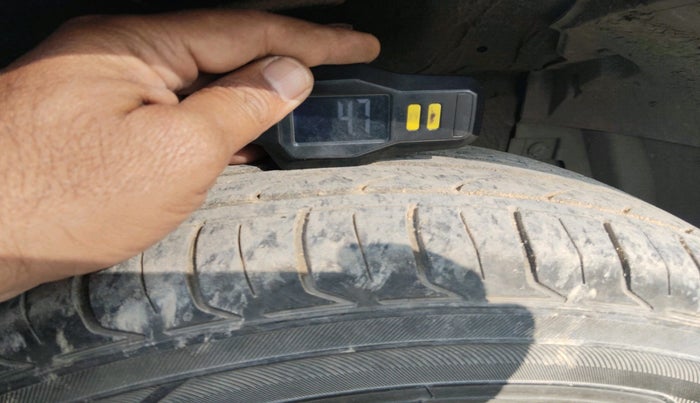 2014 Maruti Swift VDI, Diesel, Manual, 1,30,564 km, tyre