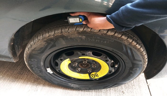 2015 Volkswagen Polo COMFORTLINE 1.2L, Petrol, Manual, 95,621 km, tyre