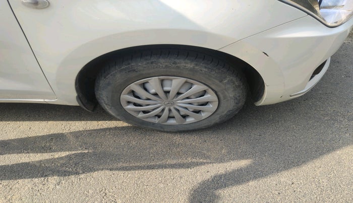 2019 Maruti Dzire LXI, Petrol, Manual, 35,927 km, tyre