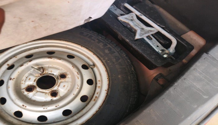 2015 Maruti Wagon R 1.0 LXI, Petrol, Manual, 29,217 km, tyre