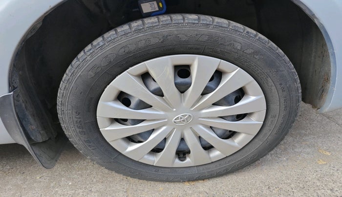 2011 Toyota Etios Liva G, Petrol, Manual, 37,396 km, tyre