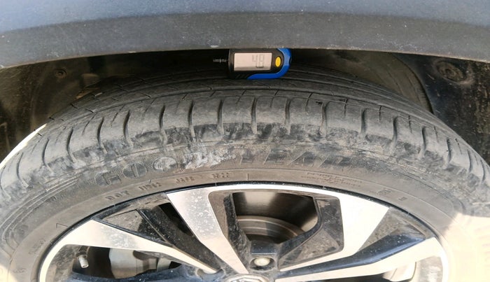 2023 MG HECTOR PLUS SHARP PRO 1.5 PETROL TURBO CVT 6 STR, Petrol, Automatic, 19,710 km, tyre