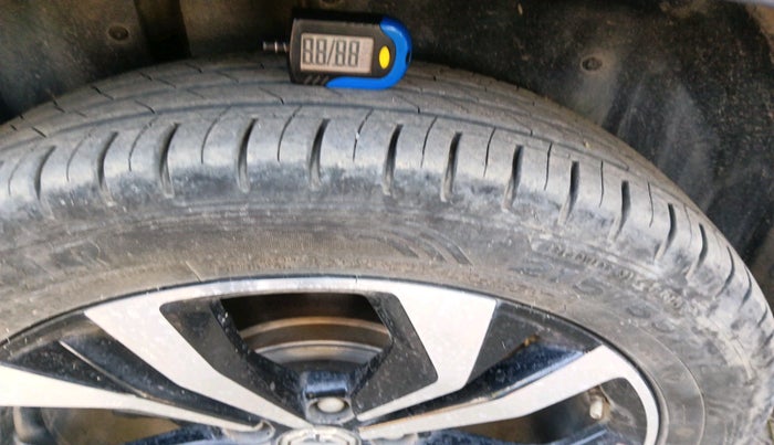 2023 MG HECTOR PLUS SHARP PRO 1.5 PETROL TURBO CVT 6 STR, Petrol, Automatic, 19,710 km, tyre