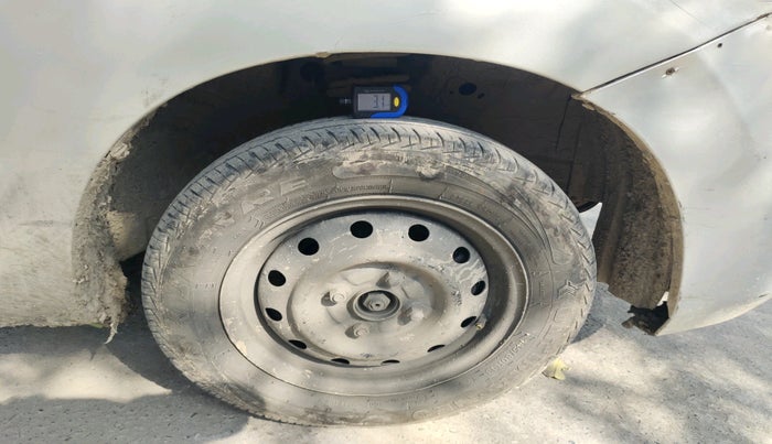 2011 Maruti Wagon R 1.0 LXI CNG, Petrol, Manual, 1,38,230 km, tyre