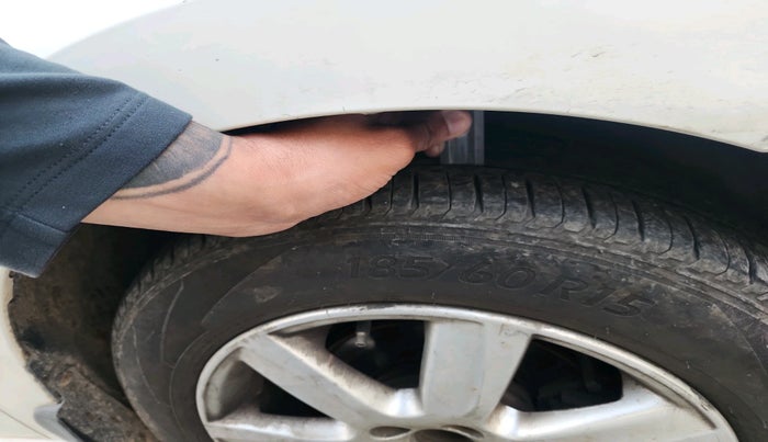 2011 Volkswagen Vento HIGHLINE 1.6 MPI, Petrol, Manual, 1,17,970 km, tyre