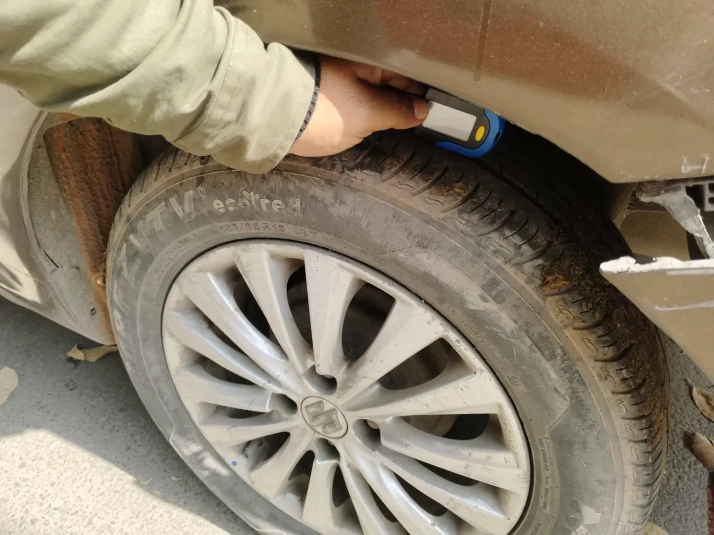 2015 Maruti Ciaz ZXI, CNG, Manual, 1,19,655 km, tyre