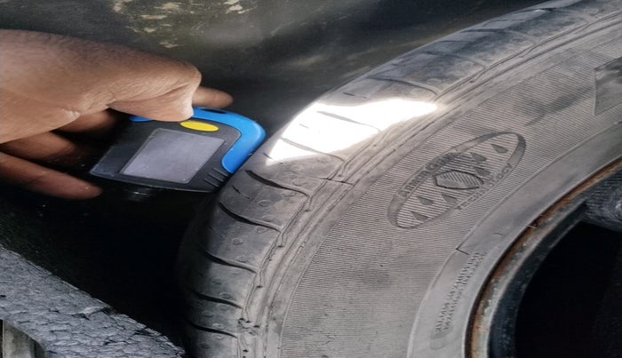 2015 Maruti Ciaz ZXI, Petrol, Manual, 1,19,655 km, tyre