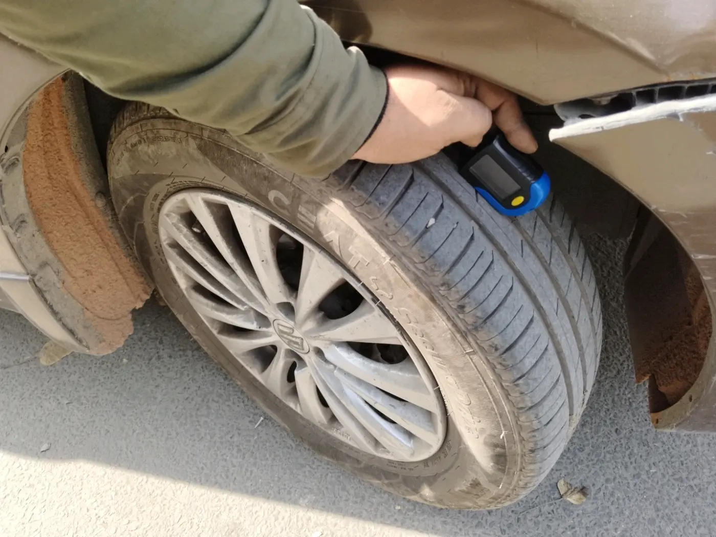 2015 Maruti Ciaz ZXI, CNG, Manual, 1,19,655 km, tyre