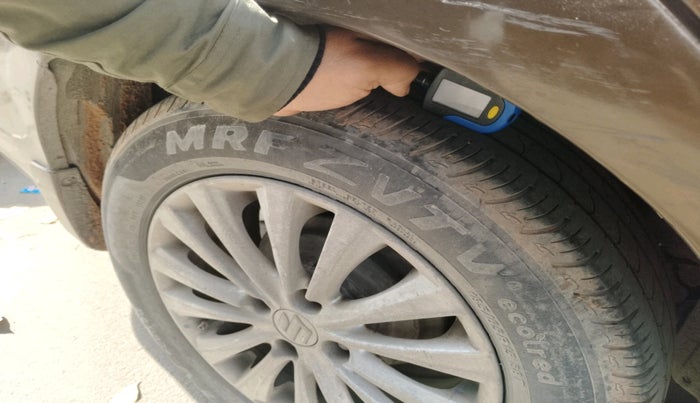 2015 Maruti Ciaz ZXI, Petrol, Manual, 1,19,655 km, tyre