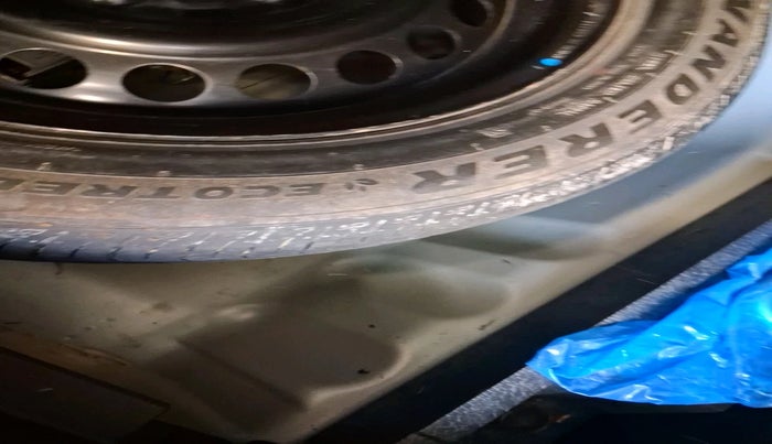 2023 Maruti BREZZA LXI SMART HYBRID, Petrol, Manual, 13,343 km, tyre