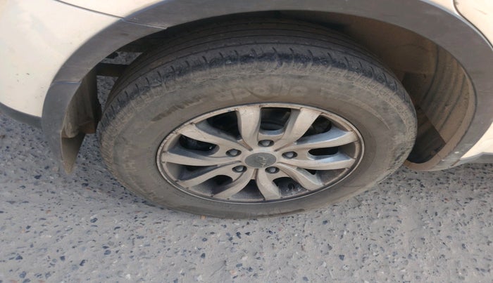 2018 Mahindra XUV500 W9, Diesel, Manual, 40,488 km, tyre