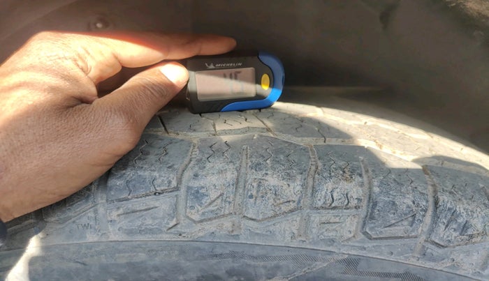 2016 Mahindra XUV500 W6, Diesel, Manual, 1,51,022 km, tyre