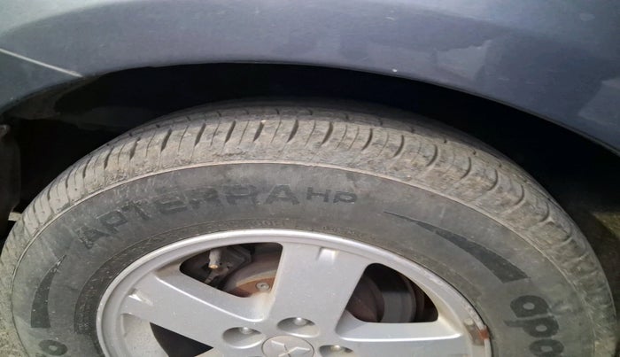 2011 Mitsubishi Outlander 2.4 MIVEC, Petrol, Automatic, 1,05,175 km, tyre