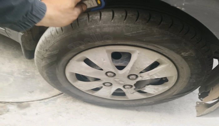 2011 Hyundai i10 MAGNA 1.2, Petrol, Manual, 1,70,424 km, tyre