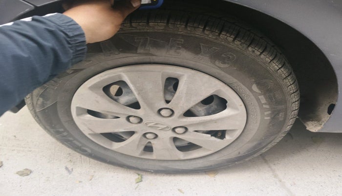 2011 Hyundai i10 MAGNA 1.2, Petrol, Manual, 1,70,424 km, tyre