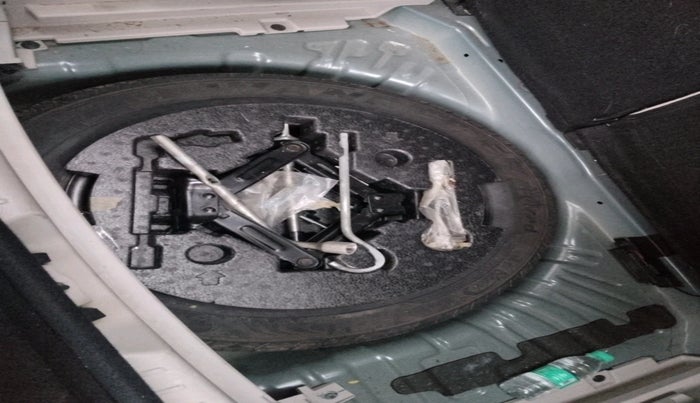 2021 Mahindra XUV300 W8 (O) 1.2 PETROL AMT, Petrol, Automatic, 8,128 km, tyre