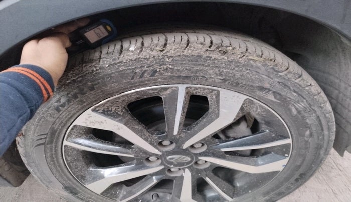 2021 Mahindra XUV300 W8 (O) 1.2 PETROL AMT, Petrol, Automatic, 8,128 km, tyre