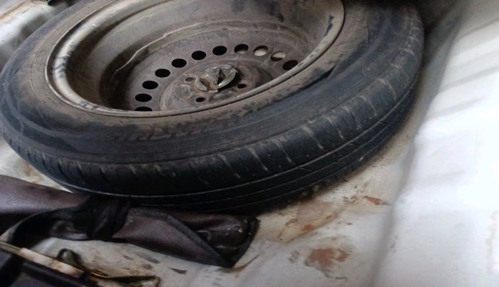 2012 Honda City 1.5L I-VTEC E MT, CNG, Manual, 1,05,852 km, tyre