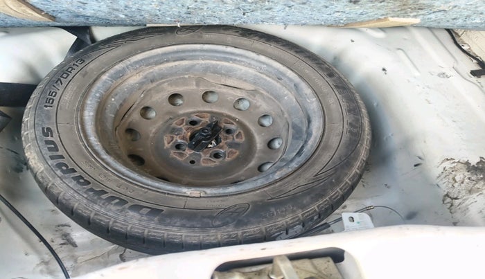 2016 Hyundai Eon MAGNA +, Petrol, Manual, 67,444 km, tyre