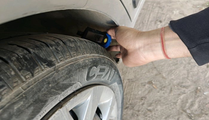 2013 Hyundai Grand i10 SPORTZ 1.2 KAPPA VTVT, Petrol, Manual, 1,42,993 km, tyre