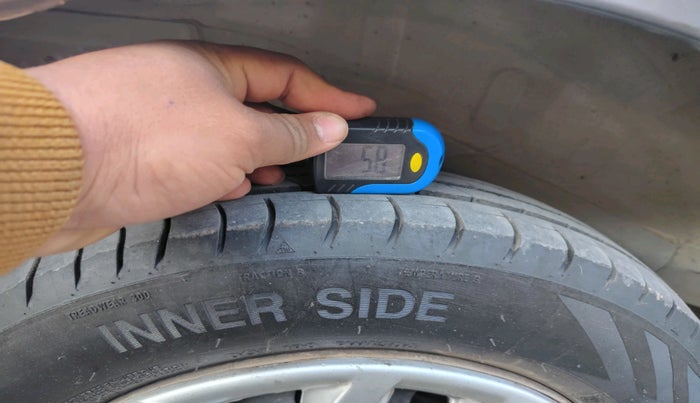 2012 Maruti Wagon R 1.0 LXI CNG, Petrol, Manual, 1,01,068 km, tyre