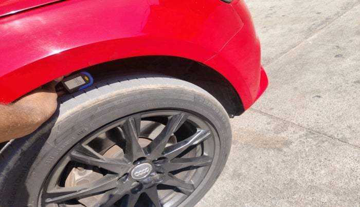 2017 Audi A4 35 TDI Technology, Diesel, Automatic, 2,37,061 km, tyre