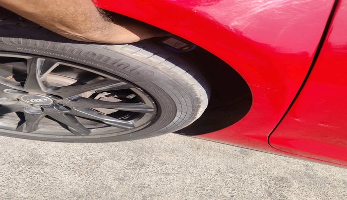 2017 Audi A4 35 TDI Technology, Diesel, Automatic, 2,37,061 km, tyre