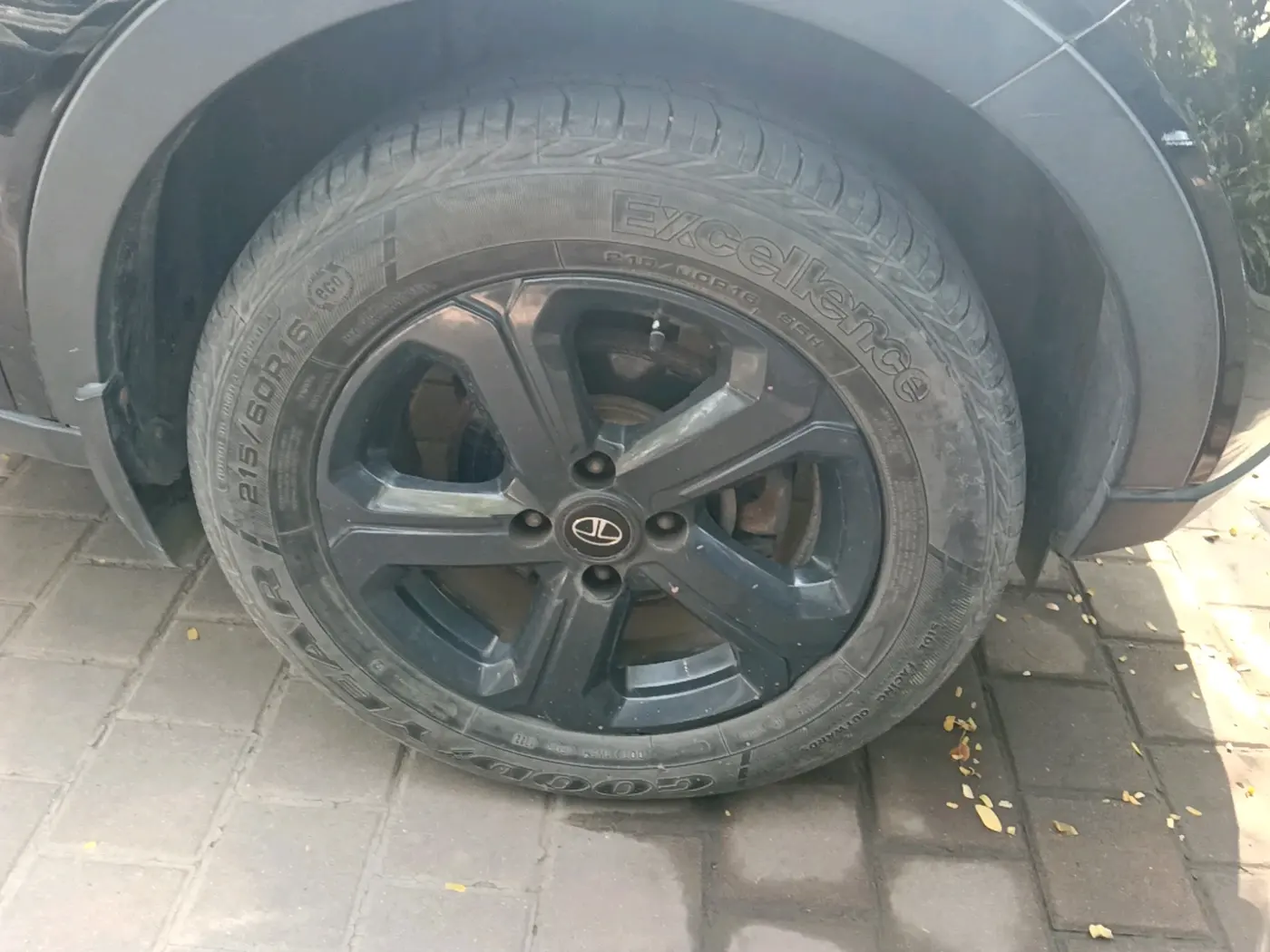 2022 Tata NEXON XZA PLUS (PREMIUM) PETROL DARK EDITION, Petrol, Automatic, 32,735 km, tyre