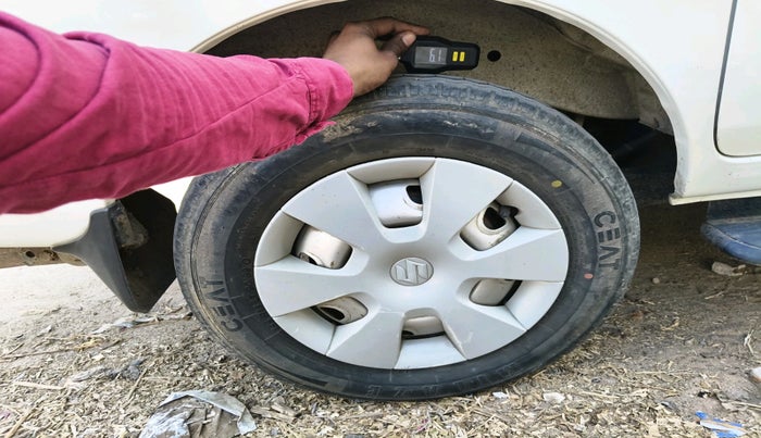 2016 Maruti Eeco 5 STR WITH A/C+HTR, CNG, Manual, 82,371 km, tyre