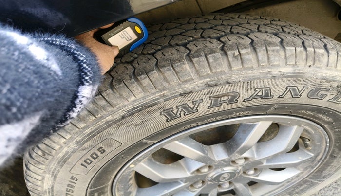 2018 Mahindra TUV300 T10, Diesel, Manual, 1,37,636 km, tyre