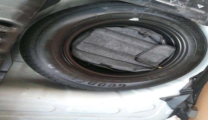 2021 KIA SONET HTK PLUS 1.5, Diesel, Manual, 71,830 km, tyre