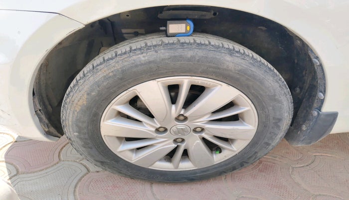 2016 Maruti Swift ZXI, Petrol, Manual, 52,168 km, tyre