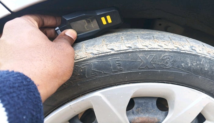 2014 Hyundai Eon MAGNA +, Petrol, Manual, 97,469 km, tyre