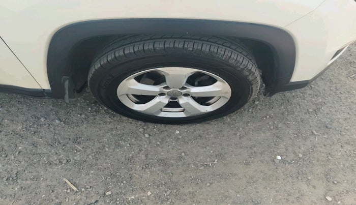 2017 Jeep Compass LONGITUDE (O) 2.0 DIESEL, Diesel, Manual, 1,27,406 km, tyre