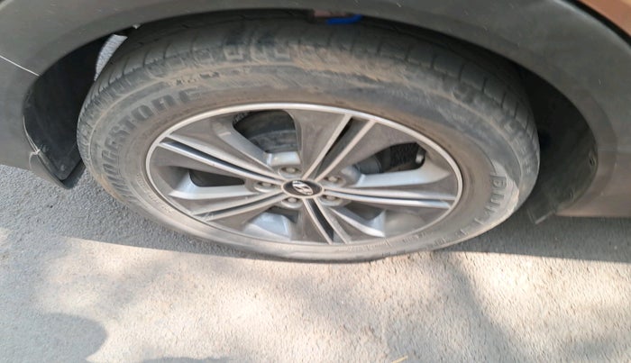 2016 Hyundai Creta SX PLUS 1.6 PETROL, Petrol, Manual, 68,344 km, tyre