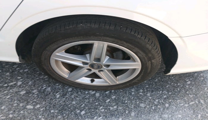 2017 Audi A3 35 TDI PREMIUM PLUS, Diesel, Automatic, 1,14,588 km, tyre