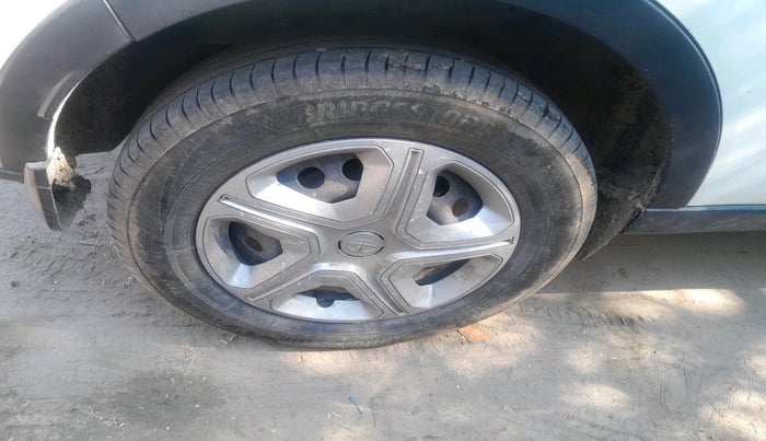 2020 Tata NEXON XM PETROL, Petrol, Manual, 85,229 km, tyre