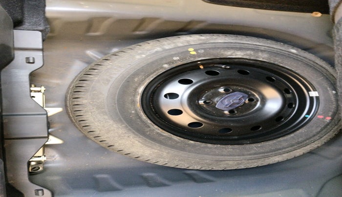 2017 Maruti Dzire VXI, Petrol, Manual, 6,062 km, tyre