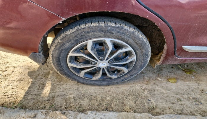 2014 Honda Amaze 1.5L I-DTEC SX, Diesel, Manual, 1,08,359 km, tyre