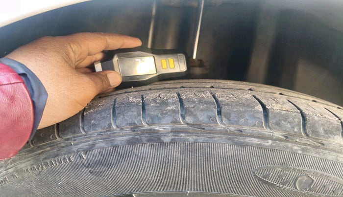 2011 Skoda Fabia ELEGANCE 1.2 TDI, Diesel, Manual, 1,00,093 km, tyre