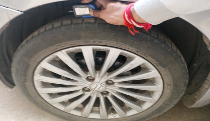 2015 Maruti Ciaz ZXI, Petrol, Manual, 1,63,690 km, tyre