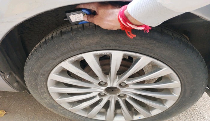 2015 Maruti Ciaz ZXI, Petrol, Manual, 1,63,690 km, tyre