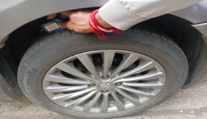 2015 Maruti Ciaz ZXI, Petrol, Manual, 1,63,690 km, tyre