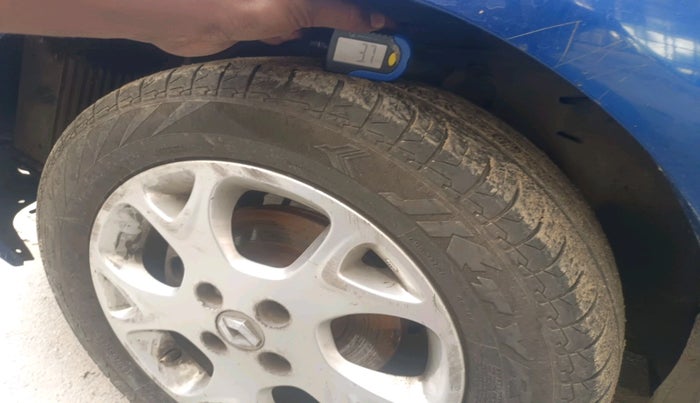 2015 Renault Scala RXZ DIESEL, Diesel, Manual, 2,23,121 km, tyre